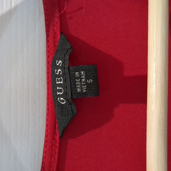 Guess v neck top - Picture 2 of 4